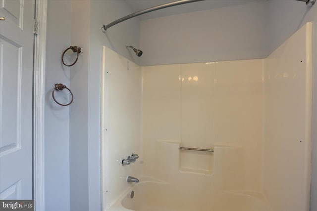 bathroom featuring shower / bath combination