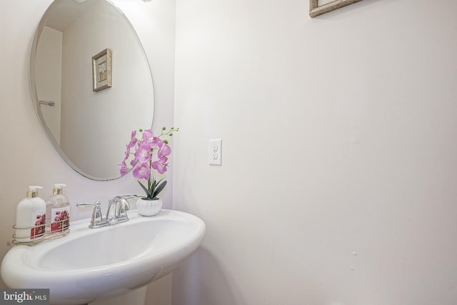 bathroom with sink