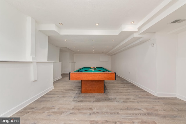 rec room with light wood-style flooring, recessed lighting, pool table, visible vents, and baseboards