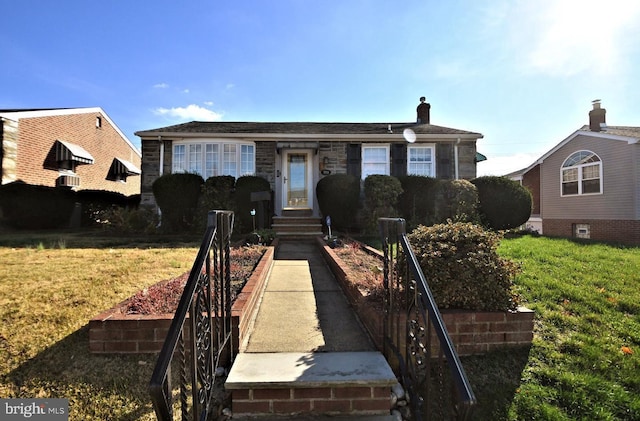 view of front of house featuring a front lawn