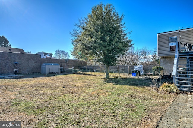 view of yard with a storage shed