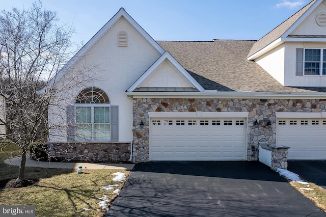 view of front facade with a garage