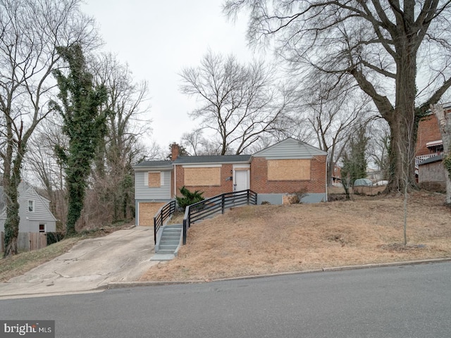 view of front facade with a garage