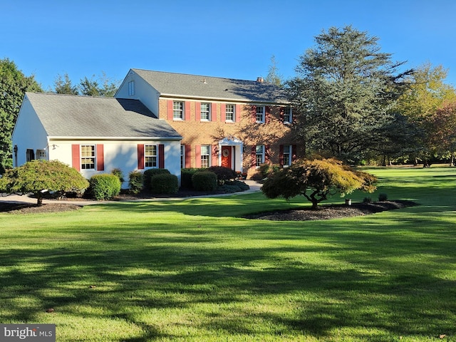 view of front of home featuring a front yard