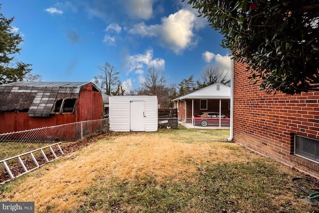 view of yard with a carport and a storage unit