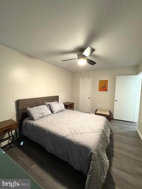 bedroom with dark wood-type flooring and ceiling fan