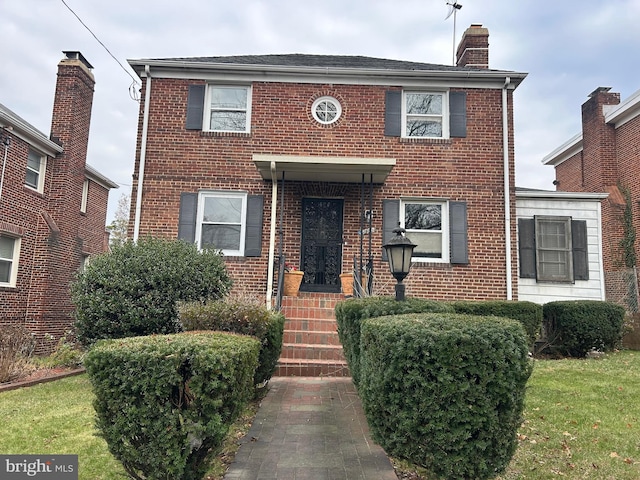 view of front of property with a front lawn