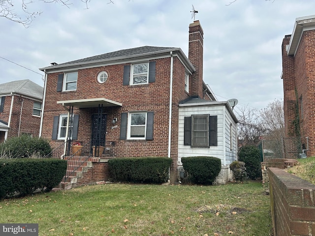 view of front facade featuring a front lawn