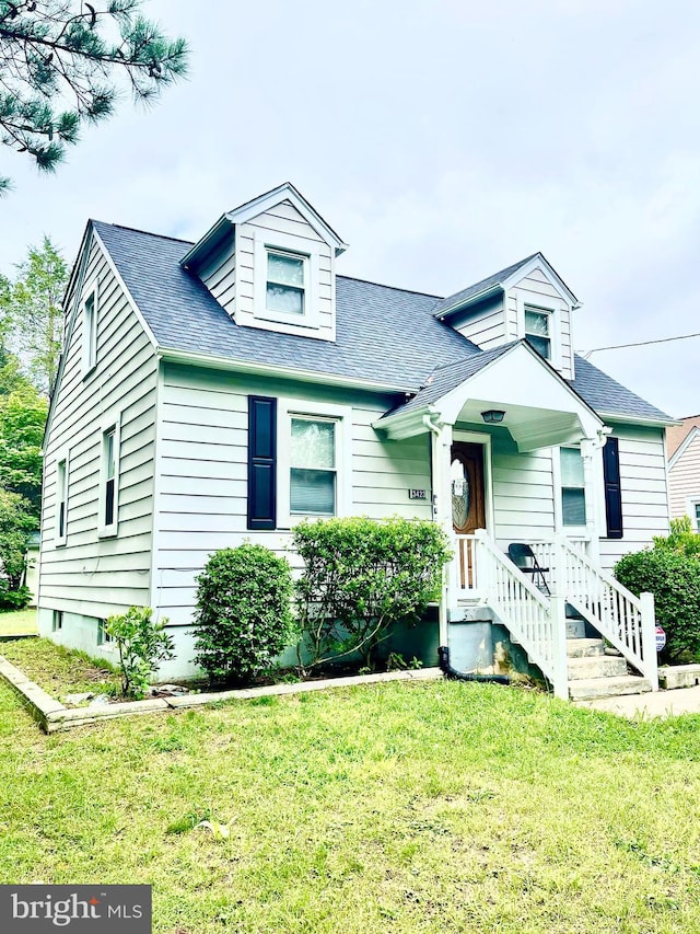 new england style home with a front lawn