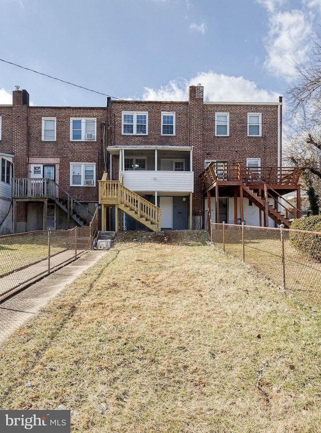 view of front of house featuring a front yard