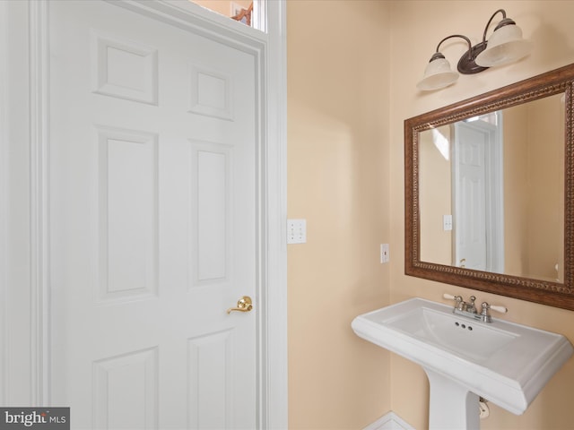 bathroom featuring sink