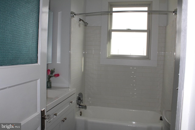 bathroom with tiled shower / bath