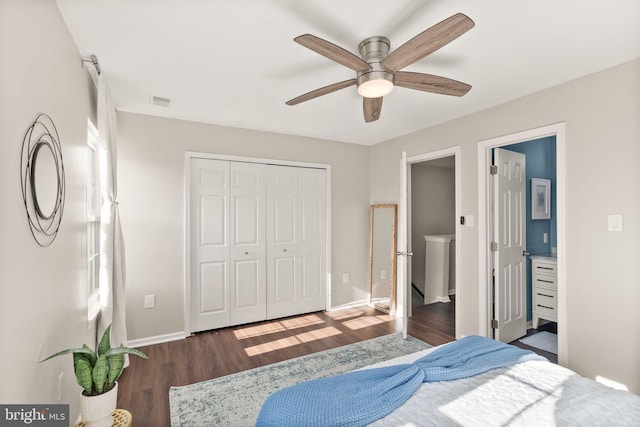 bedroom with dark wood-type flooring, ceiling fan, and a closet