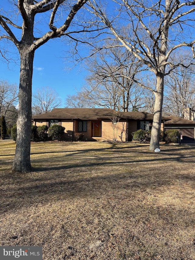 view of front of house with a front lawn