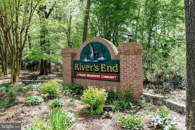 view of community / neighborhood sign