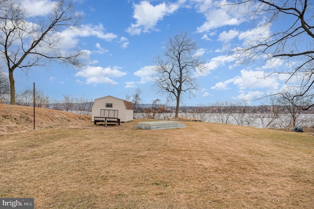 view of yard featuring a rural view