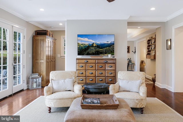 sitting room featuring baseboards, ornamental molding, dark wood-type flooring, and recessed lighting