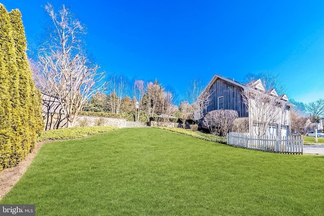 view of yard featuring fence