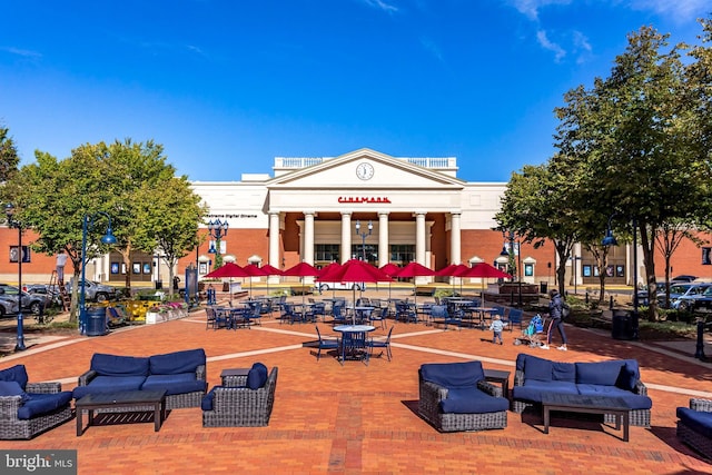 view of home's community featuring outdoor lounge area