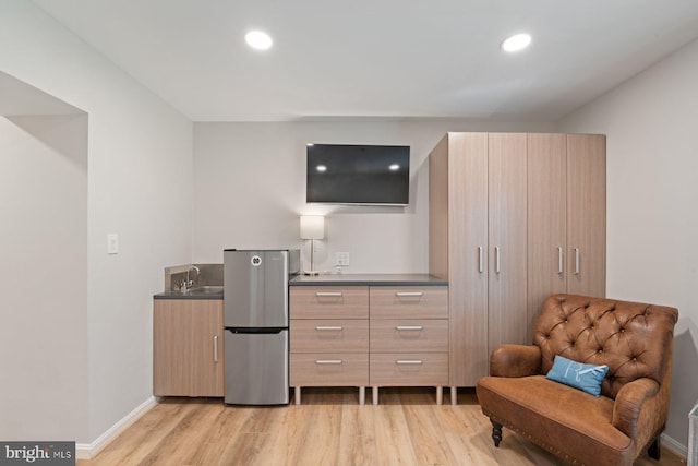 sitting room with light wood-style floors, recessed lighting, and baseboards