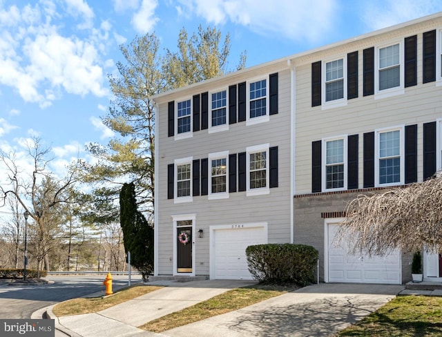 view of front of property featuring a garage and driveway