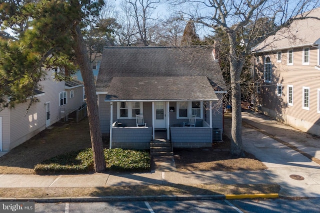 view of front of property featuring a porch