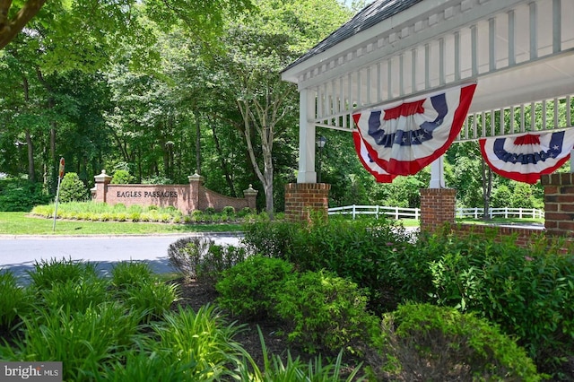 community / neighborhood sign featuring fence