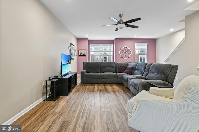 living area featuring recessed lighting, wood finished floors, a ceiling fan, and baseboards