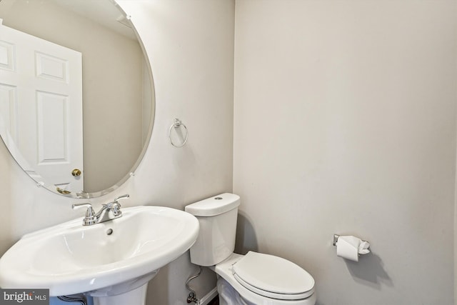 bathroom featuring toilet and sink