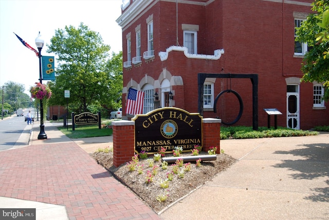 view of community / neighborhood sign