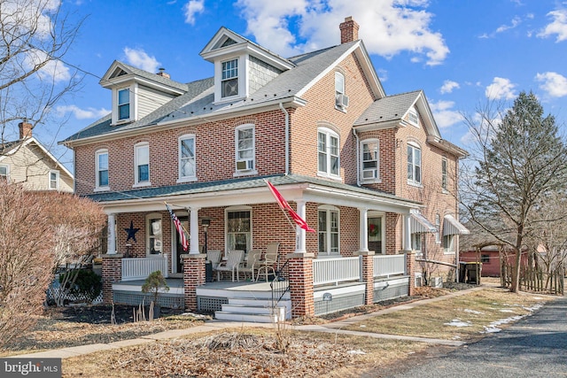 view of front facade featuring covered porch