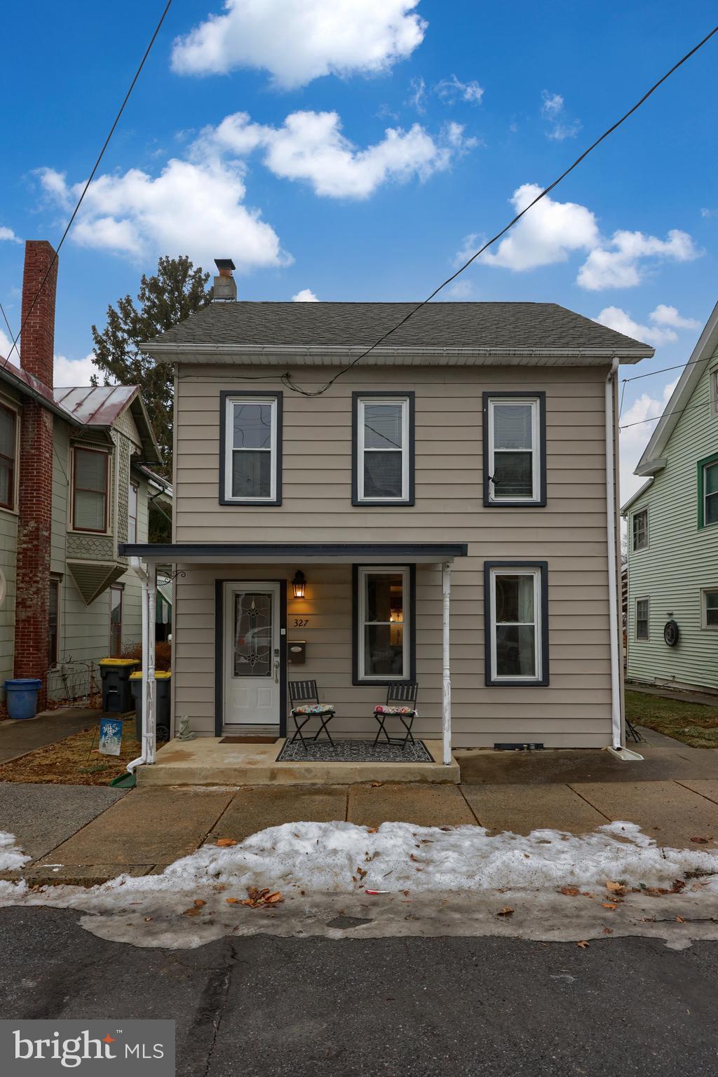 view of front of home featuring covered porch