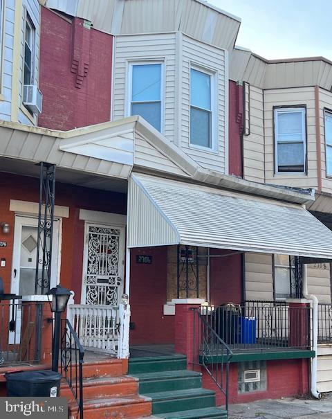 view of front facade featuring covered porch