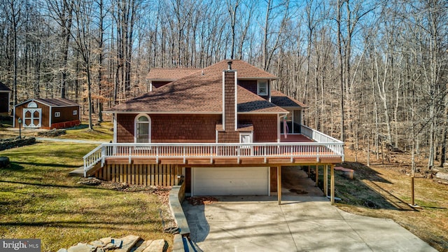 view of front facade with driveway, a garage, a shingled roof, a carport, and a front yard