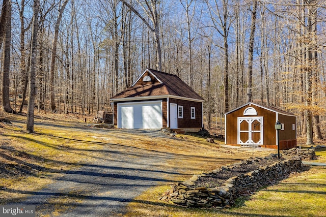 view of outbuilding with an outdoor structure and a wooded view