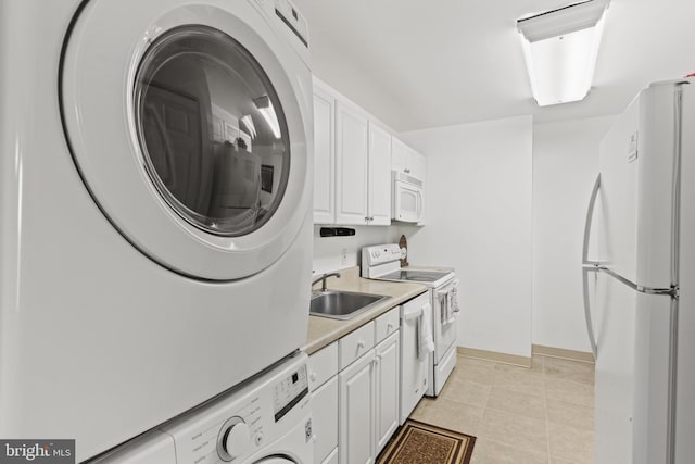 laundry room with stacked washer / drying machine, sink, and light tile patterned floors