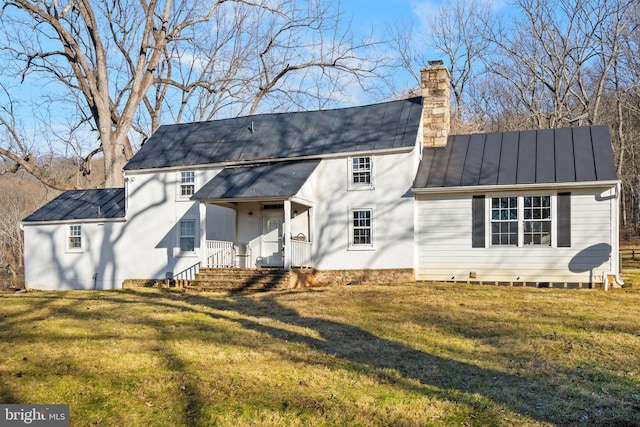 view of front of property featuring a front lawn