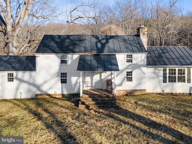 back of house featuring a yard