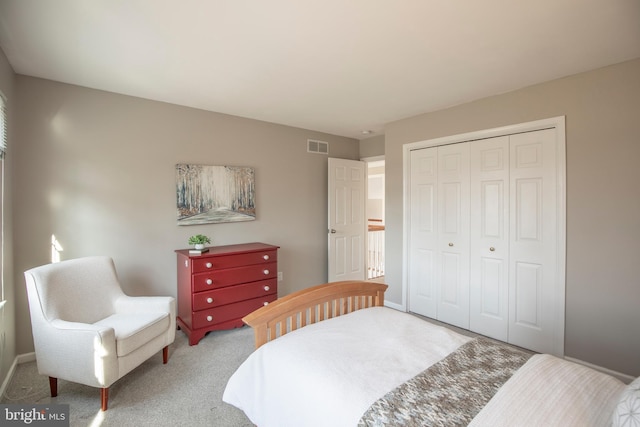 bedroom with a closet, carpet flooring, and visible vents