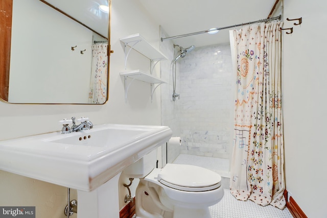 full bath featuring a sink, toilet, and a shower stall