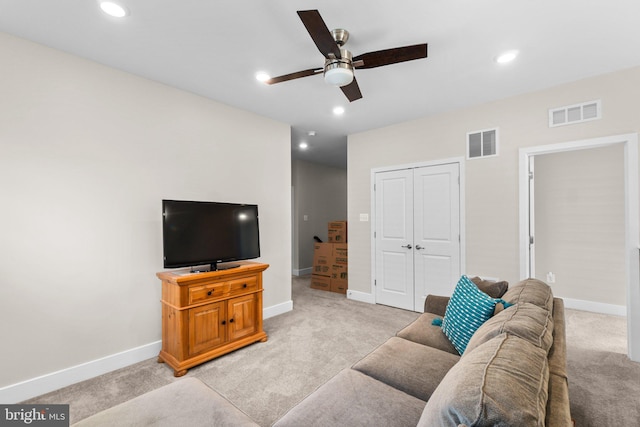 carpeted living room featuring ceiling fan