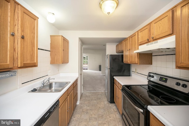 kitchen with stainless steel appliances, sink, and decorative backsplash