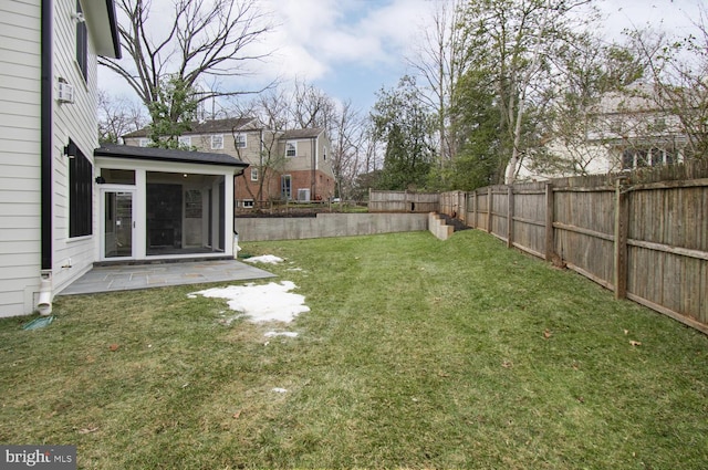 view of yard featuring a patio area