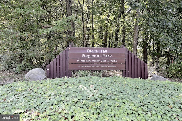 view of community / neighborhood sign