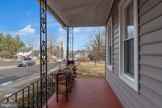 balcony featuring covered porch