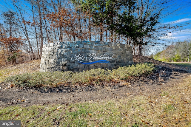 view of community / neighborhood sign