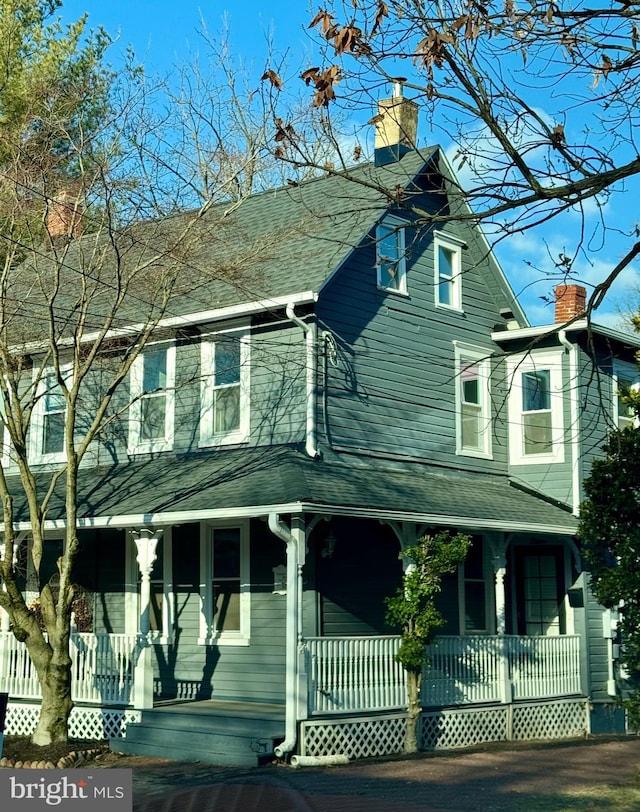 view of front facade featuring a porch