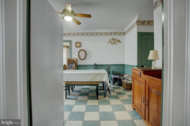 dining room with ceiling fan