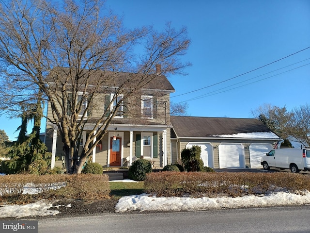 view of front property featuring a garage