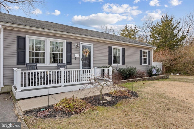 ranch-style house with a front yard